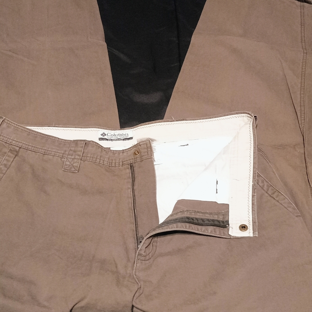 Columbia Men's Sz 36X32 Utility Pants Olive Color.